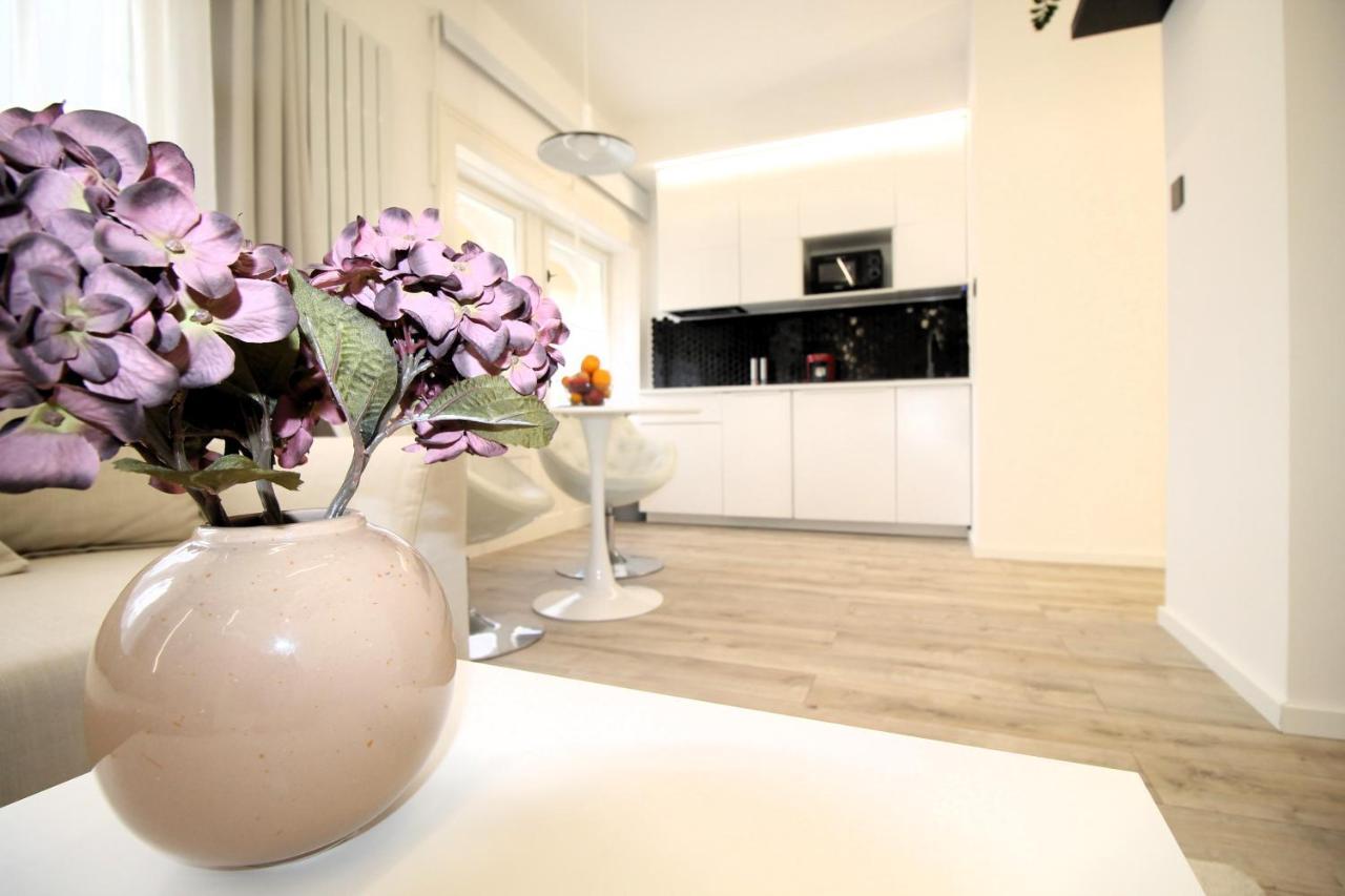 Modern Studio A Belvaros Koezepen Parkoloval- Kata Studioapartman Yanıkkale Dış mekan fotoğraf