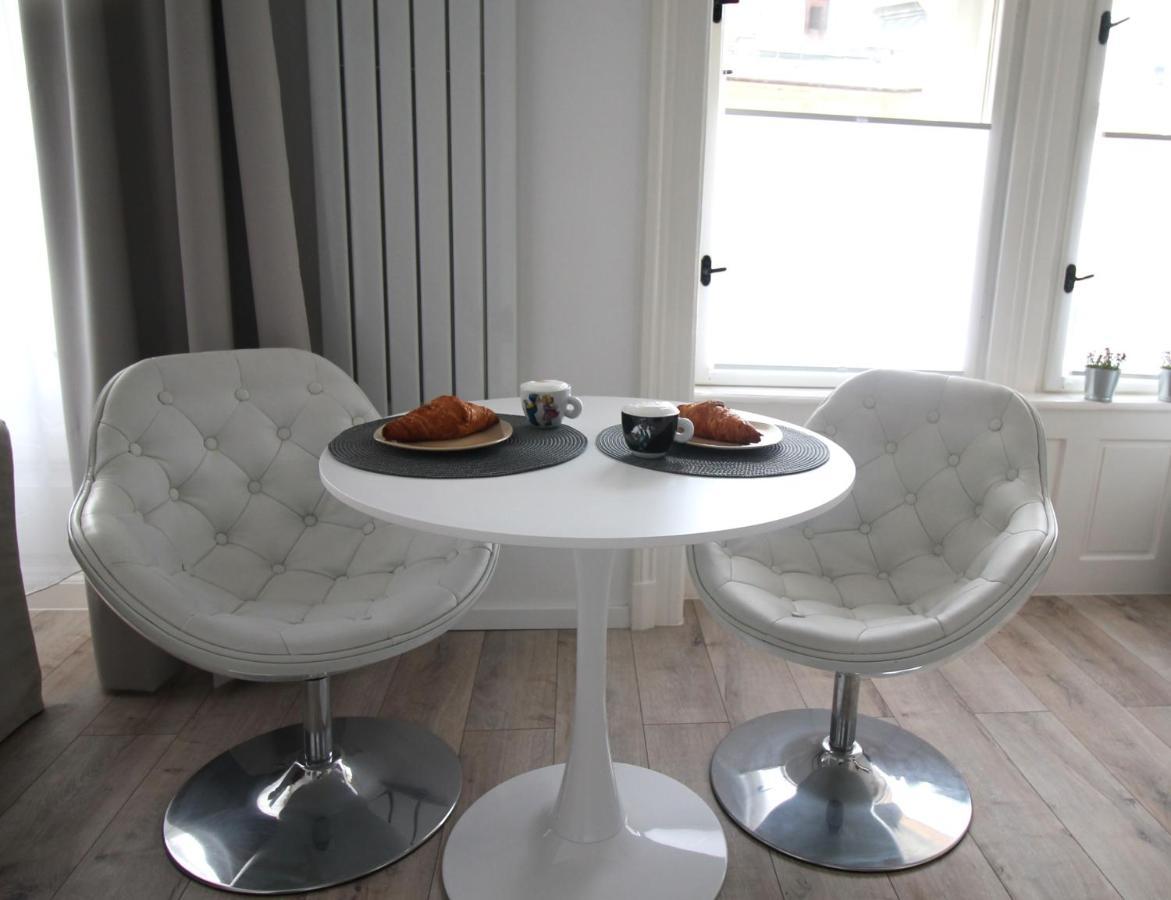 Modern Studio A Belvaros Koezepen Parkoloval- Kata Studioapartman Yanıkkale Dış mekan fotoğraf