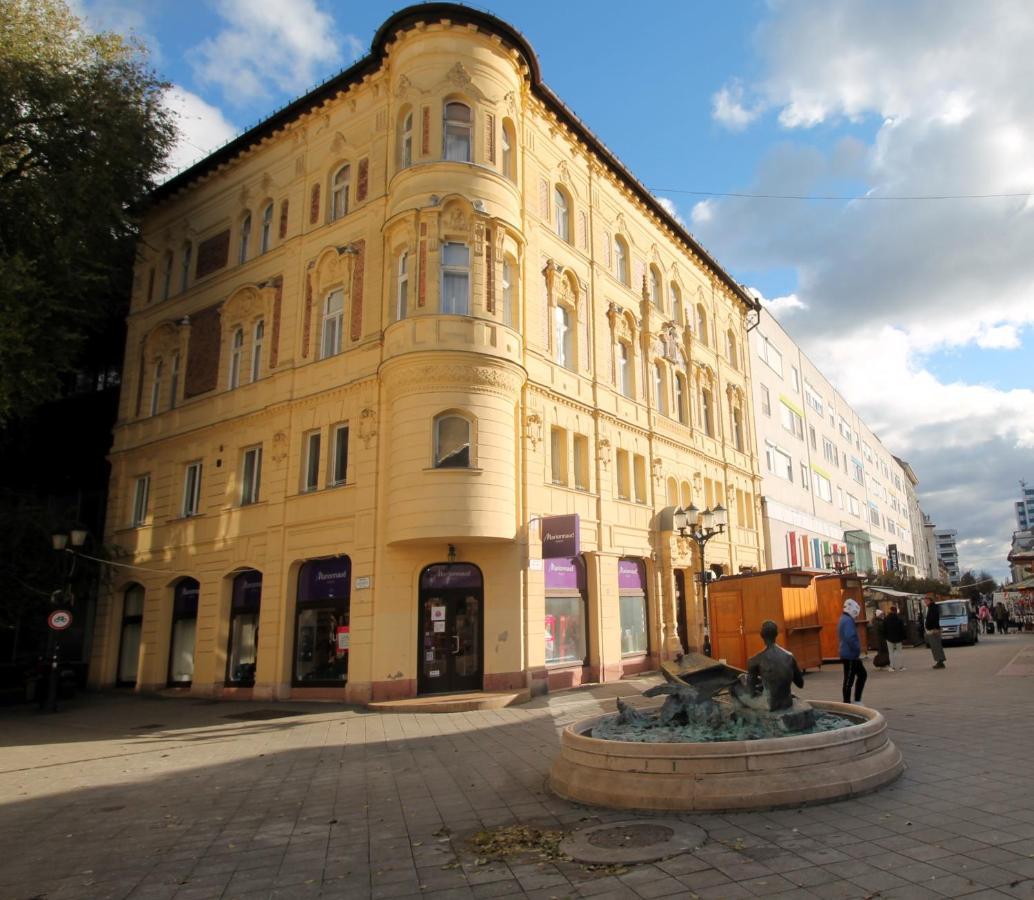 Modern Studio A Belvaros Koezepen Parkoloval- Kata Studioapartman Yanıkkale Dış mekan fotoğraf