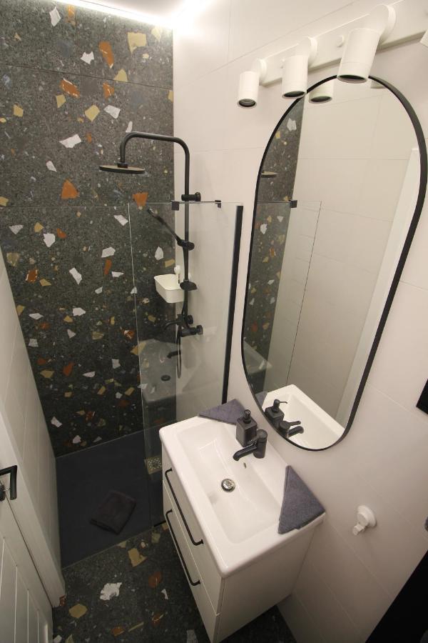 Modern Studio A Belvaros Koezepen Parkoloval- Kata Studioapartman Yanıkkale Dış mekan fotoğraf