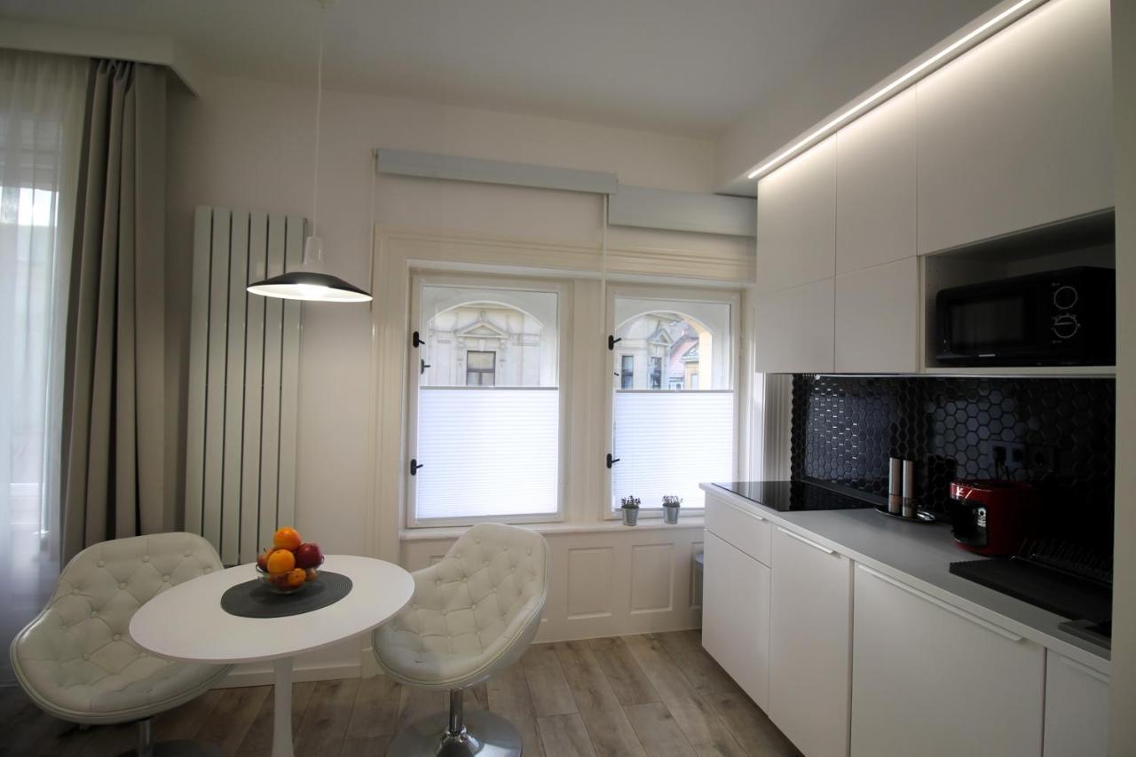 Modern Studio A Belvaros Koezepen Parkoloval- Kata Studioapartman Yanıkkale Dış mekan fotoğraf