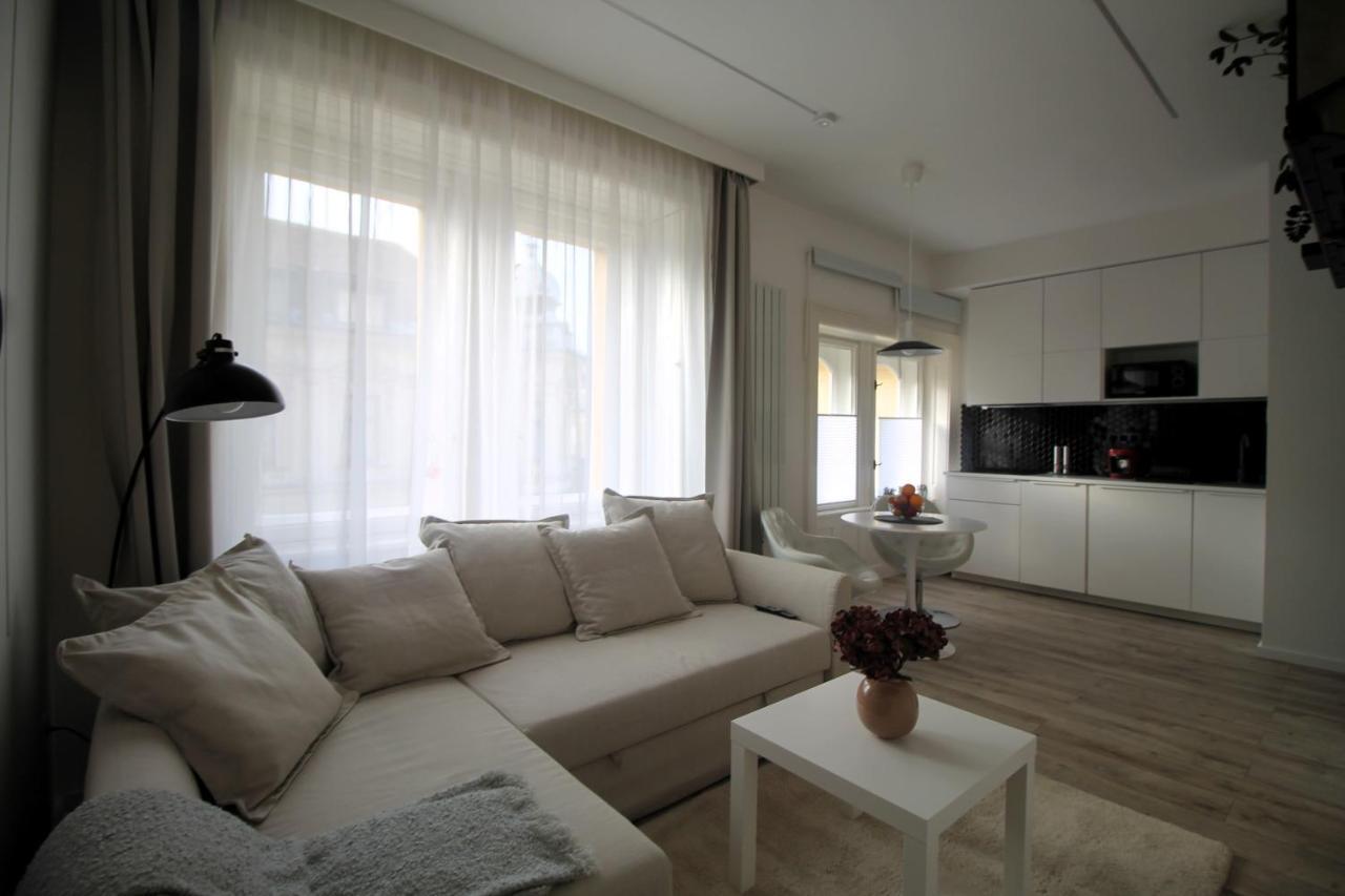 Modern Studio A Belvaros Koezepen Parkoloval- Kata Studioapartman Yanıkkale Dış mekan fotoğraf