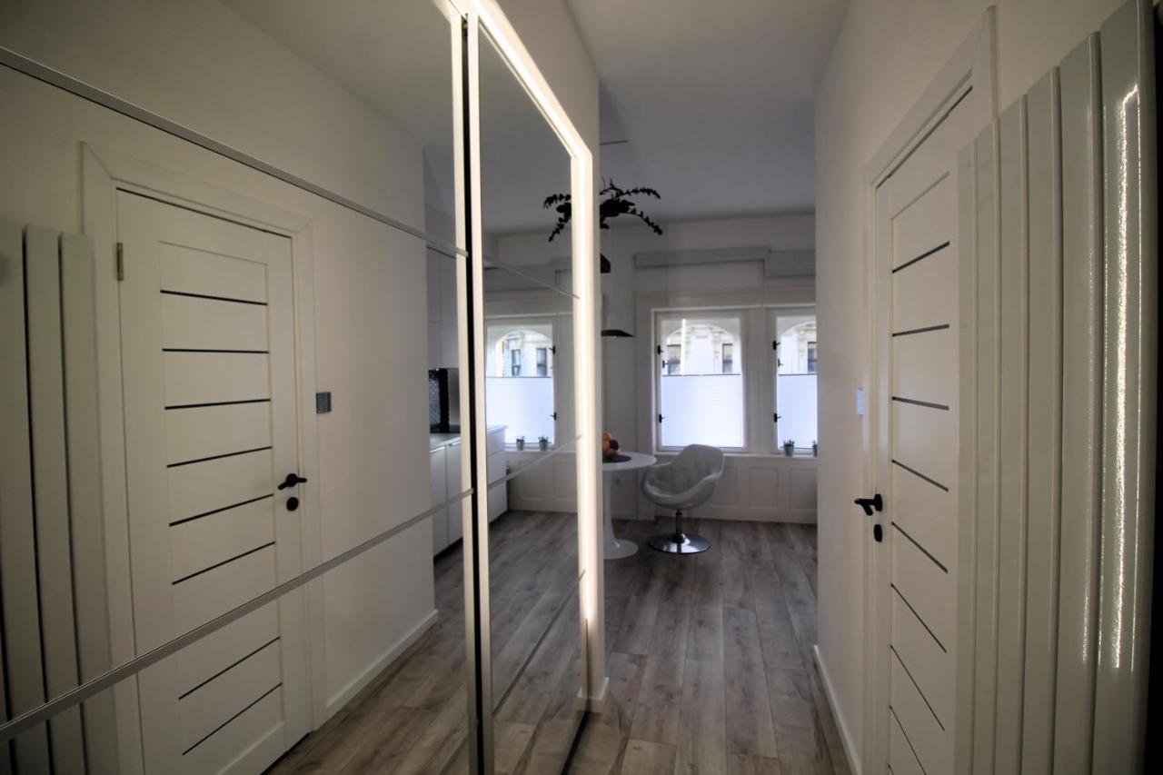 Modern Studio A Belvaros Koezepen Parkoloval- Kata Studioapartman Yanıkkale Dış mekan fotoğraf