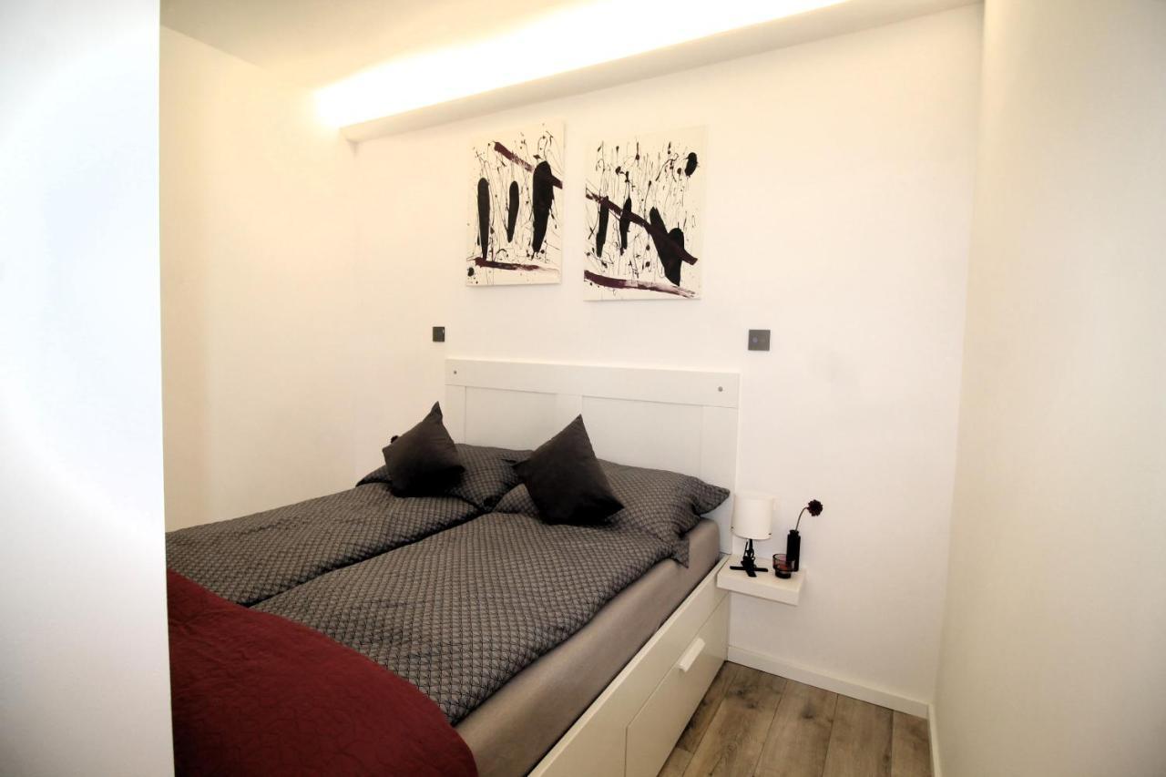 Modern Studio A Belvaros Koezepen Parkoloval- Kata Studioapartman Yanıkkale Dış mekan fotoğraf